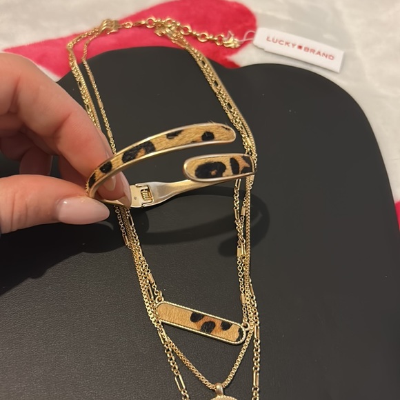 Cheetah necklace and bangle set - Picture 3 of 4